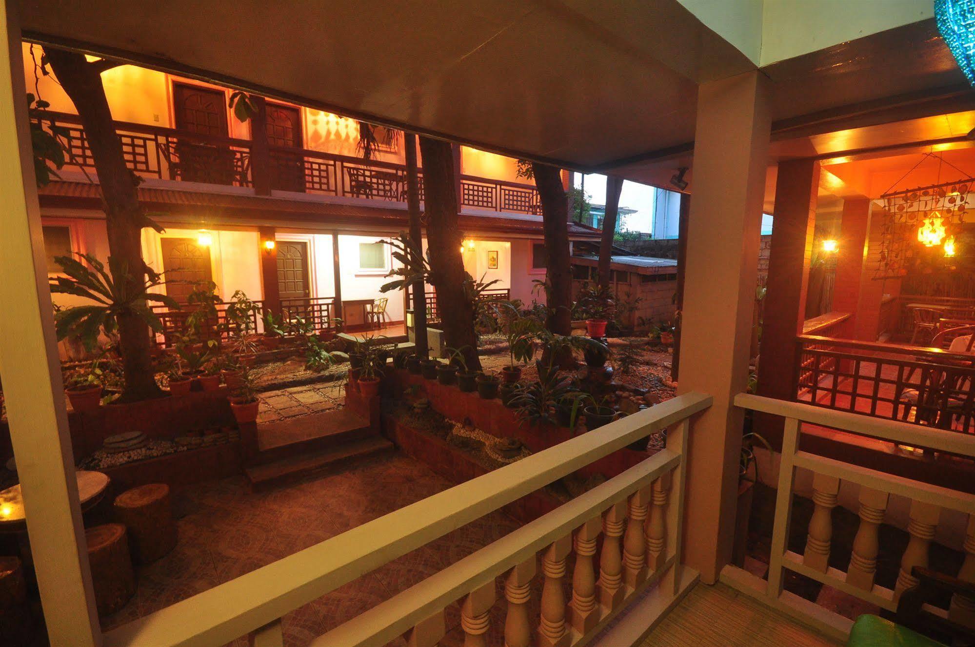 Lola Itang Pension House Tiniguiban المظهر الخارجي الصورة