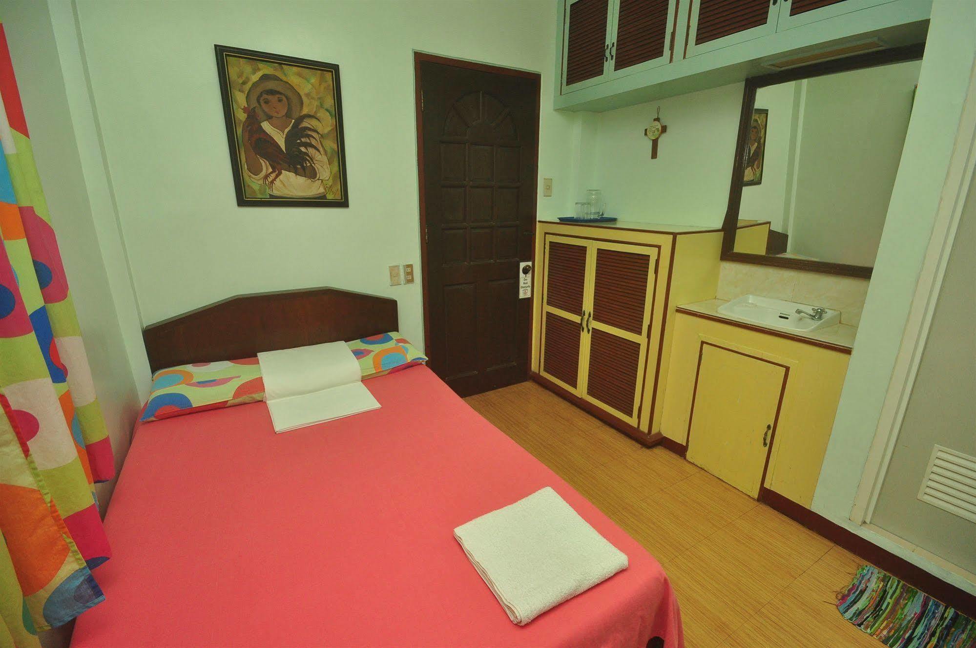 Lola Itang Pension House Tiniguiban المظهر الخارجي الصورة