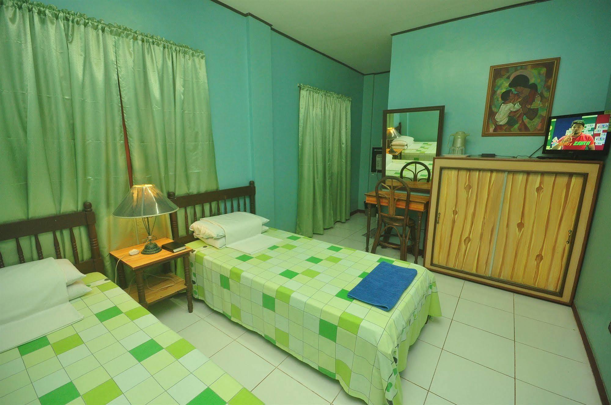 Lola Itang Pension House Tiniguiban المظهر الخارجي الصورة