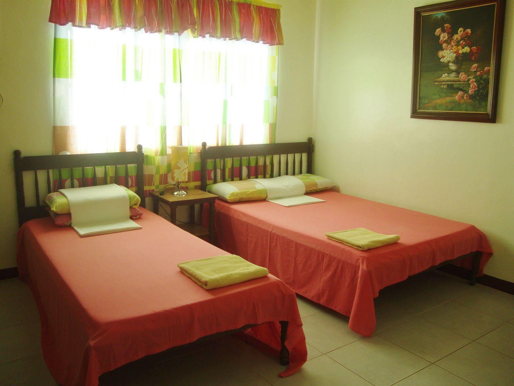 Lola Itang Pension House Tiniguiban المظهر الخارجي الصورة