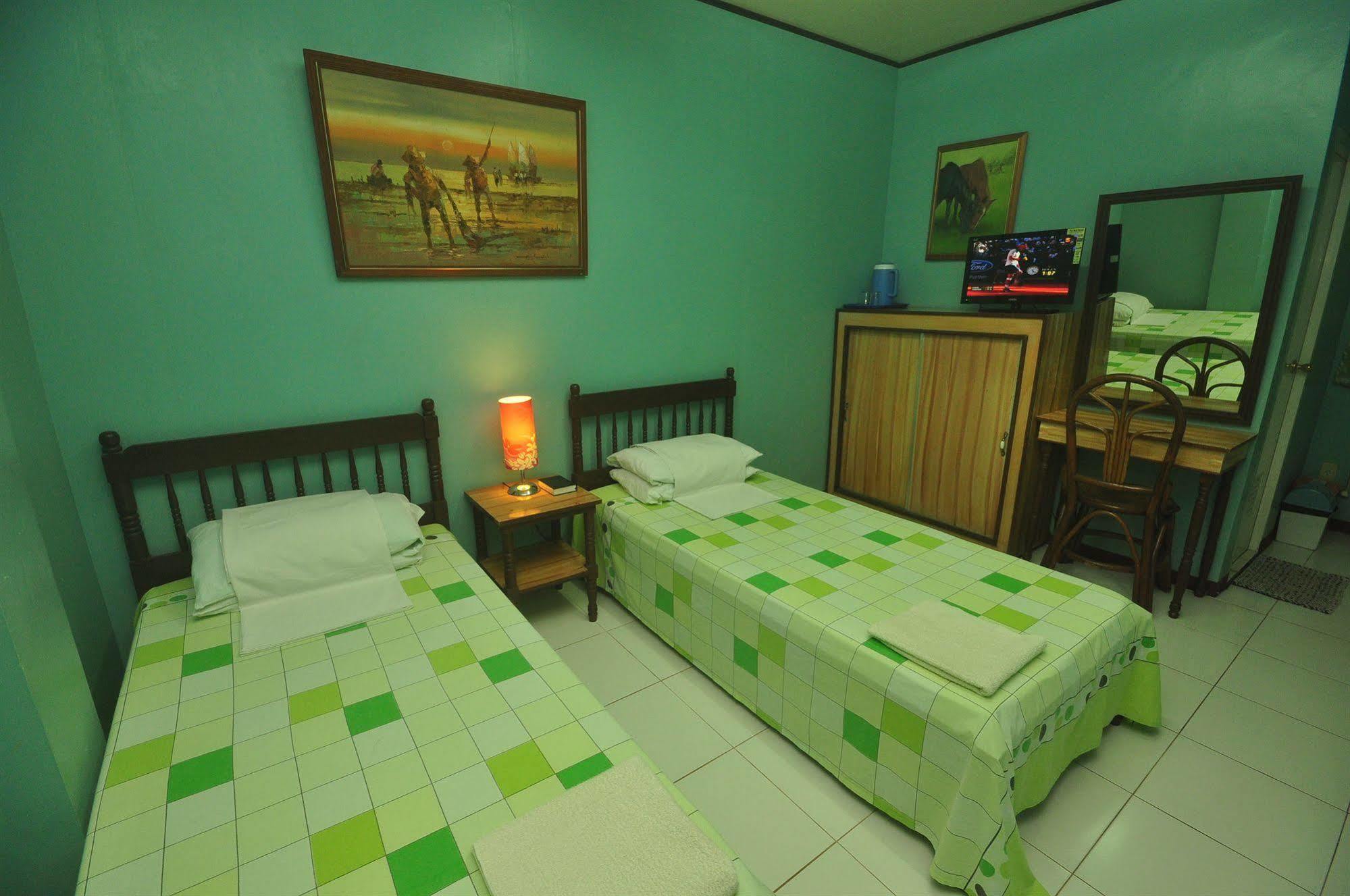 Lola Itang Pension House Tiniguiban المظهر الخارجي الصورة
