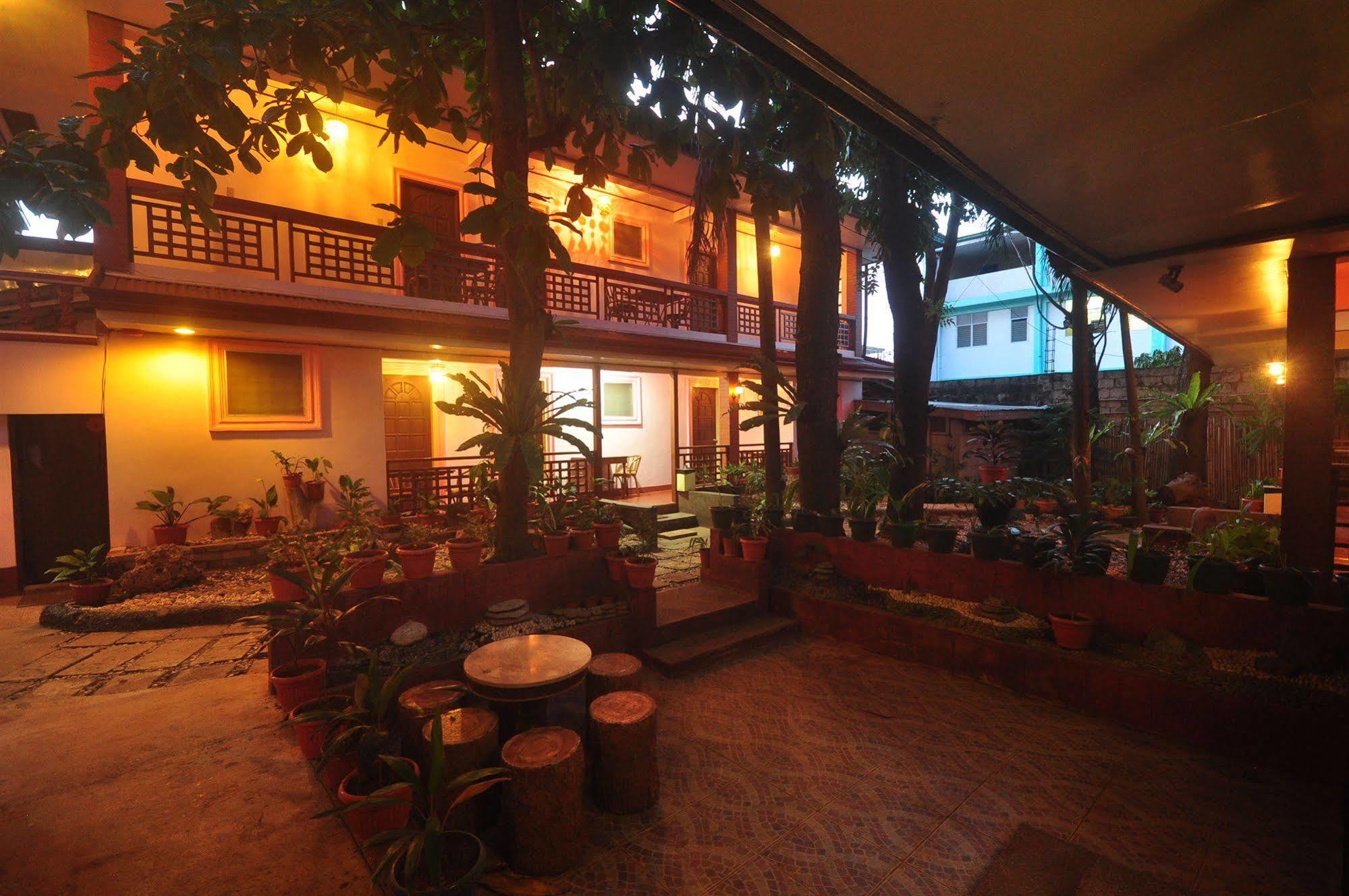 Lola Itang Pension House Tiniguiban المظهر الخارجي الصورة