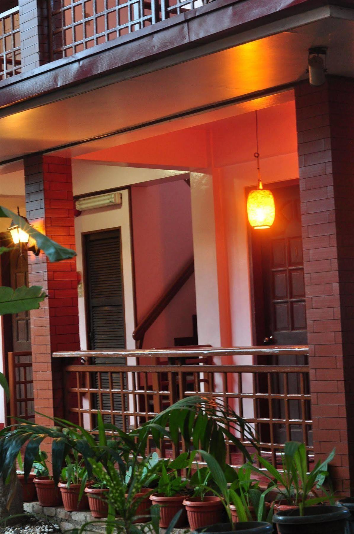 Lola Itang Pension House Tiniguiban المظهر الخارجي الصورة