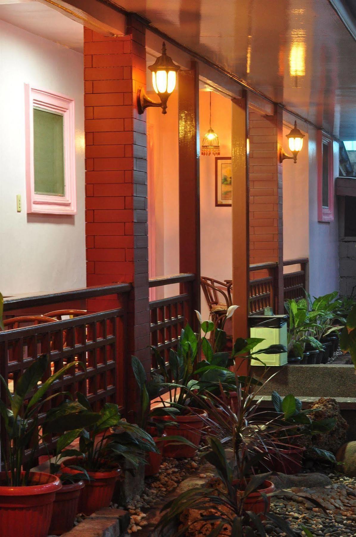 Lola Itang Pension House Tiniguiban المظهر الخارجي الصورة