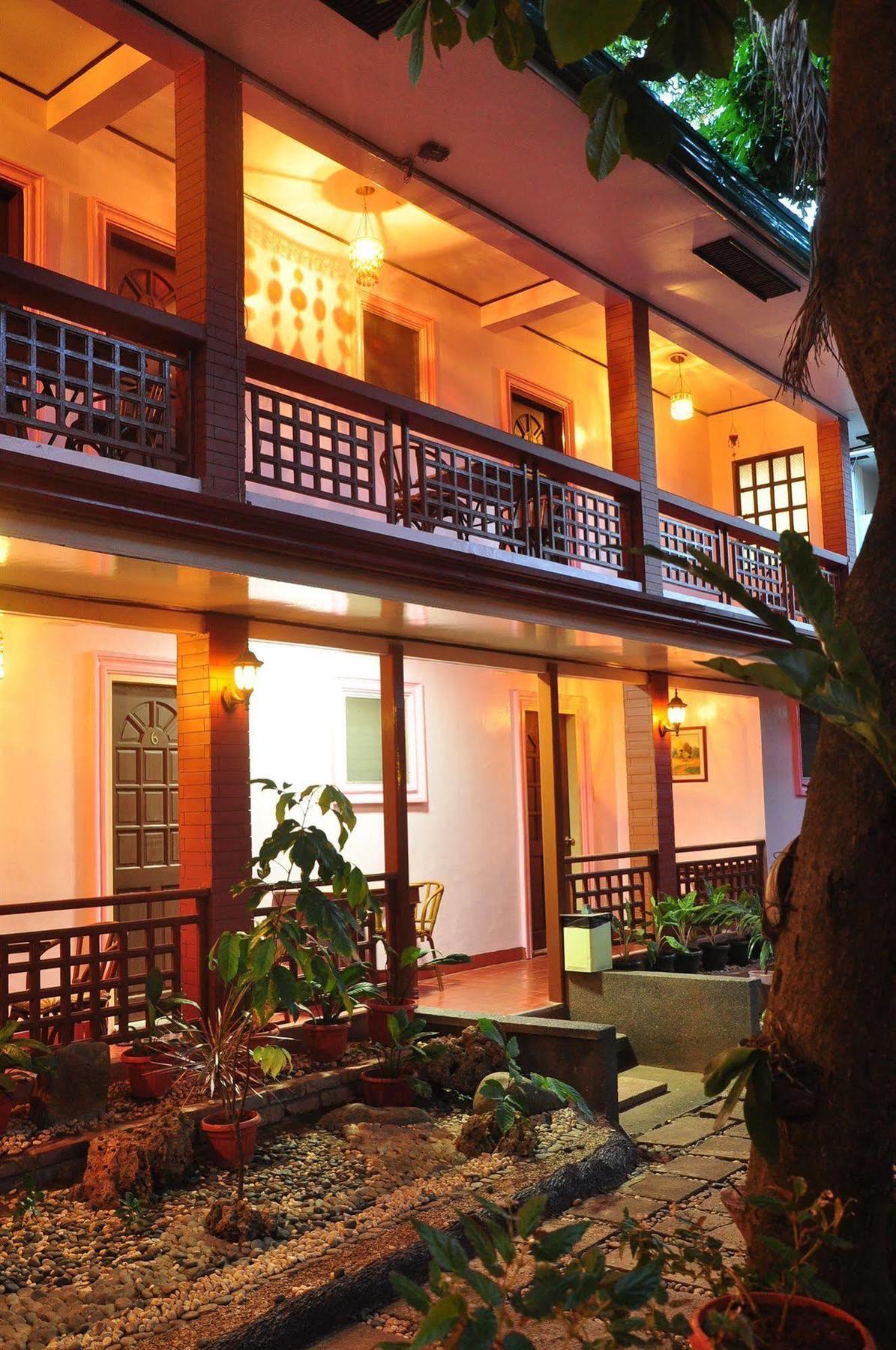 Lola Itang Pension House Tiniguiban المظهر الخارجي الصورة